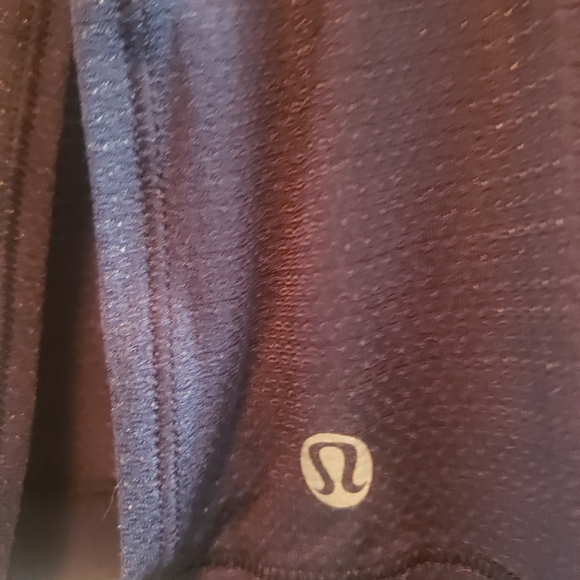 Lululemon tank with built in sprts bra - Picture 3 of 4